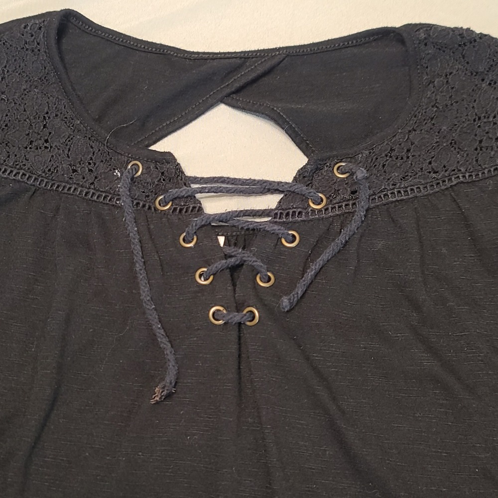 No Boundaries Lace Up Tunic Juniors L 11-13 Black Boho Sharkbite Lace Cutout Top
